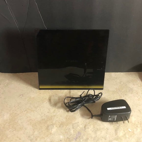 Netgear R6300 Smart Wifi Router - Picture 2 of 7